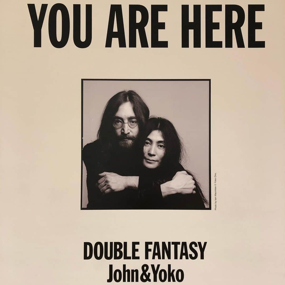 家入レオさんのインスタグラム写真 - (家入レオInstagram)「「DOUBLE FANTASY John＆Yoko」東京展  1人と1人が出会って生まれた愛を。  2人だけのものにせず、世界に向かって開く姿がとても美しくて、ずっと瞼が熱かった。  歌うことが好き、と言い続けて来たけれど。 私は音楽で、何を、伝えたいんだろう？届けたいんだろう？と、ジョンとヨーコの言葉を読みながら改めて思いました。  平和、希望、愛。  War Is Overと笑い合える明日が良いな。  歌う、から、伝える人に、なるぞっー #doublefantasy」12月15日 0時37分 - leoieiri