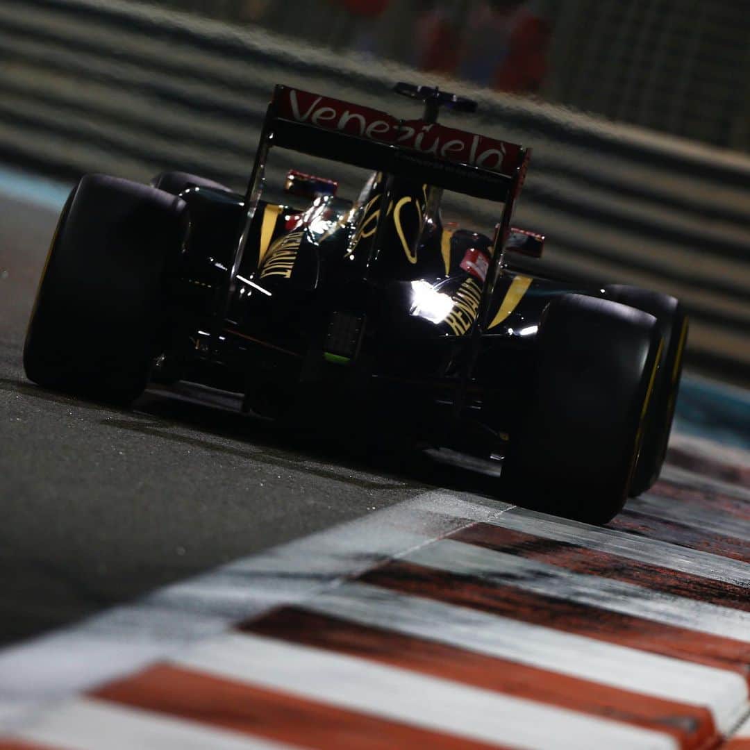 ロマン・グロージャンさんのインスタグラム写真 - (ロマン・グロージャンInstagram)「2014, a difficult year with a poor car but learnt to adapt my driving style to it.  Team: Lotus F1 Team Grand Prix: 19 Championship Classification : 14th Points finishes: 2 Points scored: 8 Best result: 8th in Monaco and Spain  #F1 #Formula1 #FormulaOne #Motorsport #Racing #LotusF1 #RomainGrosjean #Grosjean」12月15日 0時39分 - grosjeanromain