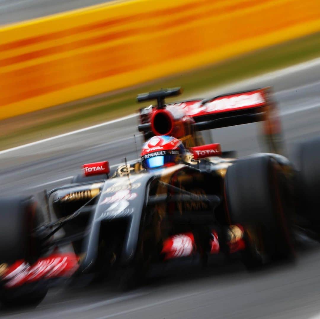 ロマン・グロージャンのインスタグラム：「2014, a difficult year with a poor car but learnt to adapt my driving style to it.  Team: Lotus F1 Team Grand Prix: 19 Championship Classification : 14th Points finishes: 2 Points scored: 8 Best result: 8th in Monaco and Spain  #F1 #Formula1 #FormulaOne #Motorsport #Racing #LotusF1 #RomainGrosjean #Grosjean」