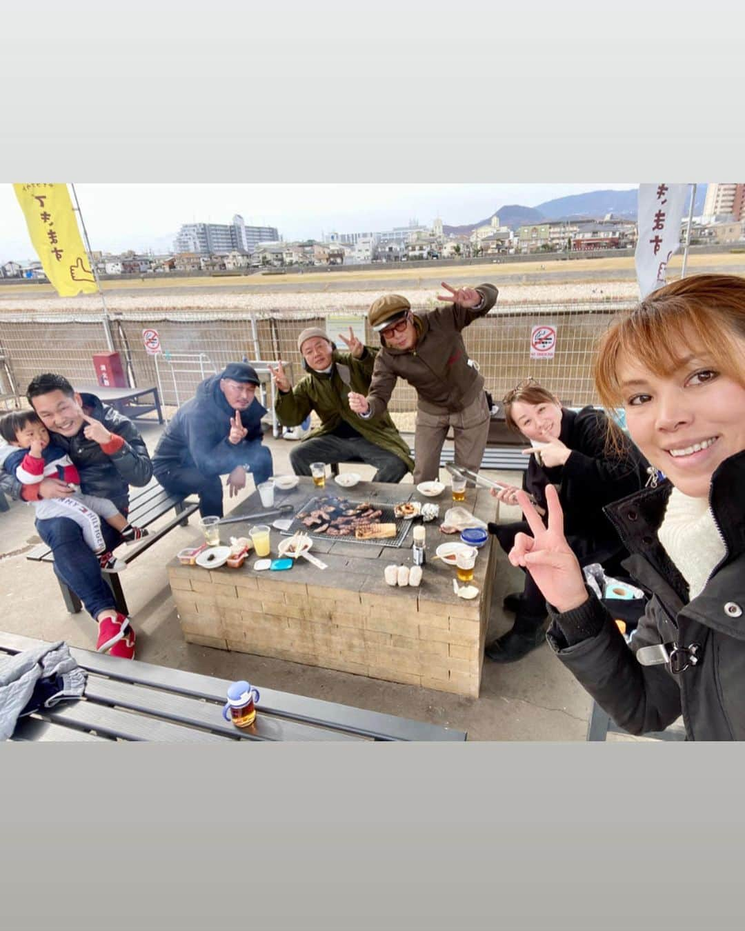 輝良まさとさんのインスタグラム写真 - (輝良まさとInstagram)「・ 週末に大好きな友達たちとBBQしてきました👍 ちょっと寒かったけど楽しかった〜❤️ さちこの食材とかお肉の下拵え・焼き方が素晴らしかったですょ😆👍 さすが料理上手さん❤️ ・ そして久しぶりに行った宝塚駅❣️ 駅に着いた時なんだか胸がときめきました😆❤️笑 今回は大劇場の方とか新しいタカホは見れなかったけど、またすぐにでも宝塚の地に遊びに行きたいと思います😊✨ ・ ・ ・ #休日#お出掛け#宝塚#宝塚駅#第二の故郷#懐かしかった#bbq#楽しかった#みんなありがとう#レインボーベビー#レインボーベビー真那人#令和元年ベビー#6月生まれ#1歳#1歳6ヶ月#1歳半#赤ちゃん#赤ちゃんのいる生活#ままのて#ママリ#ベビフル#可愛い#愛おしい」12月15日 0時39分 - kirahama0703