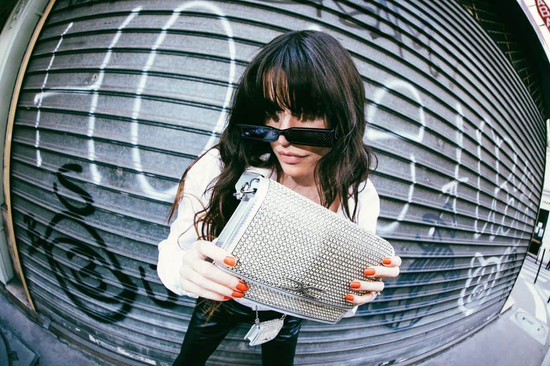 イーチ x アザーのインスタグラム：「@sarahmetra wearing the crystal Mesh Bag shot by @saint_ambroise.」
