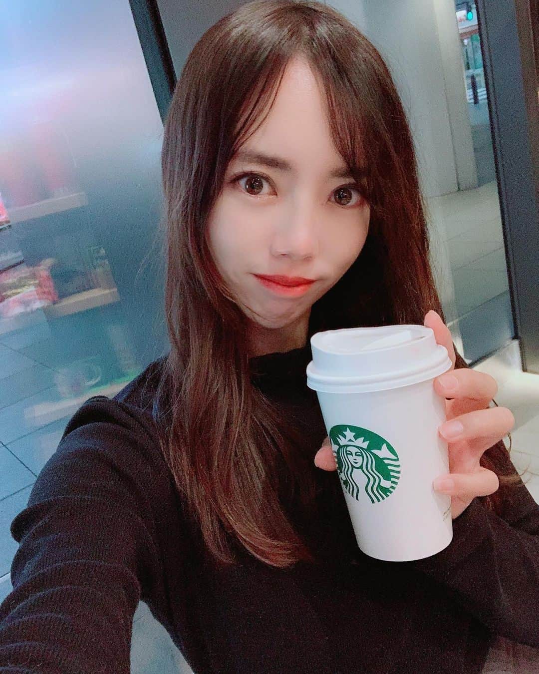 hina2221のインスタグラム：「今日もスタバで @marlemuse のスタッフミーティング❤️ 一応まじめに仕事してます😂 . . .  #ゴルフ女子 #taylormade #ドライバー#スライス#ゴルフ男子#ゴルフ好きな人と繋がりたい#ゴルフレッスン#ゴルフスイング動画 #練習記録#ゴルフレッスン#ゴルフ練習#ゴルフ#ゴルフ女子#筋トレ女子#ゴルフウェア#ゴルフスイング#スイング動画#ゴルフ好き#インスタゴルフ#スポーツ女子#스포츠#골프#골프웨어#高尔夫#putter#golfgirl#ゴルフジョシ」