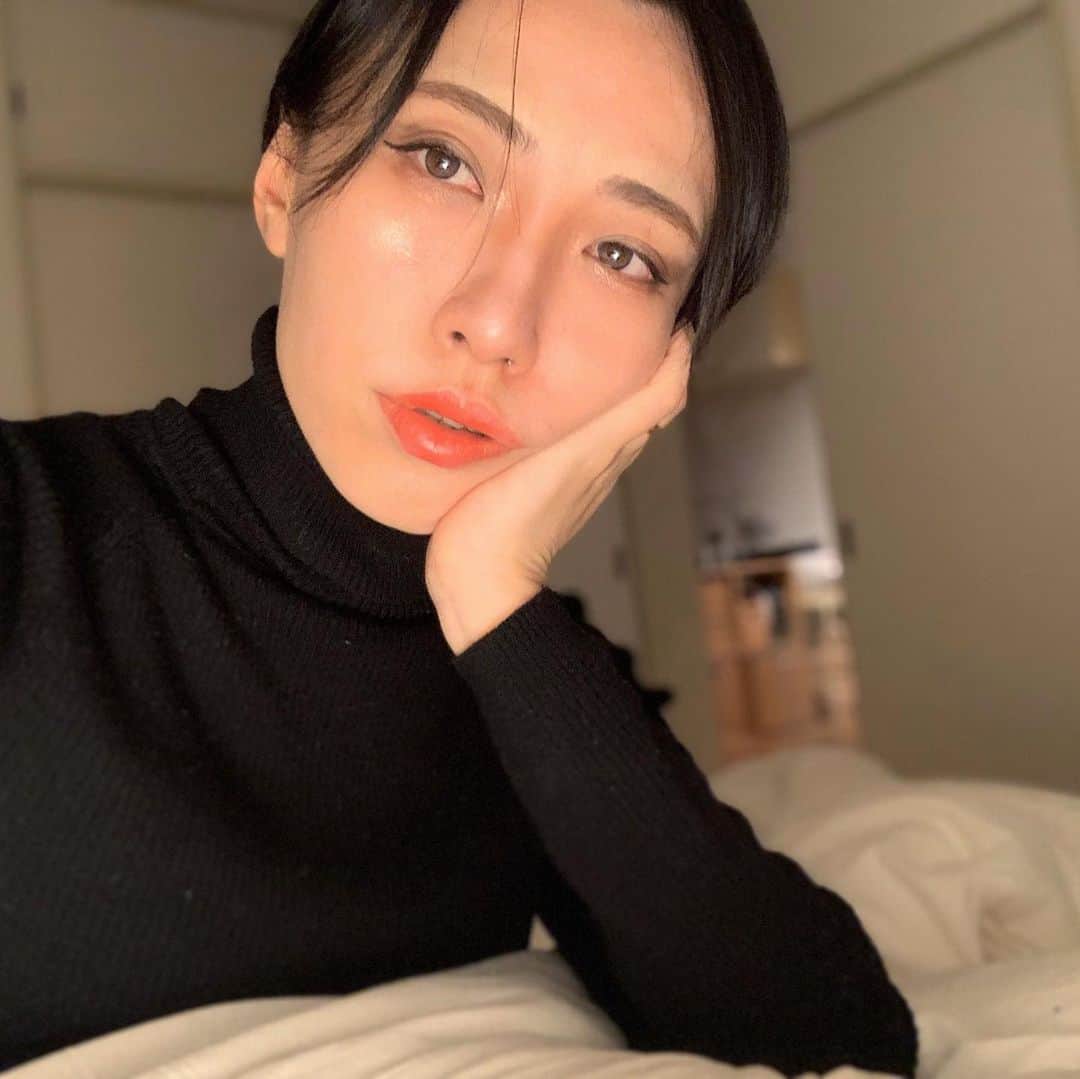 RIKAPEPEのインスタグラム：「皆さんお元気ですか？いつの間にか年末ですね。毎年毎年、気絶するほ時の流れが早い😂🐗🐗🐗 ・ いよいよ、来週は @carpediembjj_ashiya 道場のグランドオープン。まだまだ大変なご時世ですが、皆様のお力お借りしてここまで頑張って来れました。山場乗り越えます💪  #生存確認  #生きてます #いよいよ山場 #黒髪 に落ち着く」