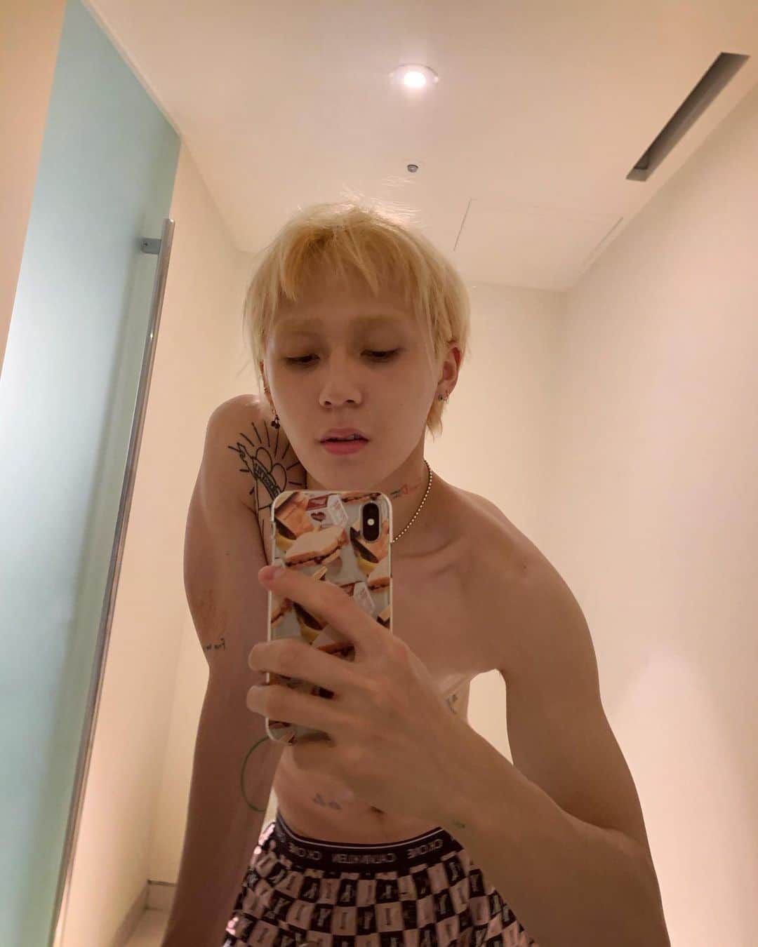 イドンさんのインスタグラム写真 - (イドンInstagram)12月15日 0時56分 - hyojong_1994