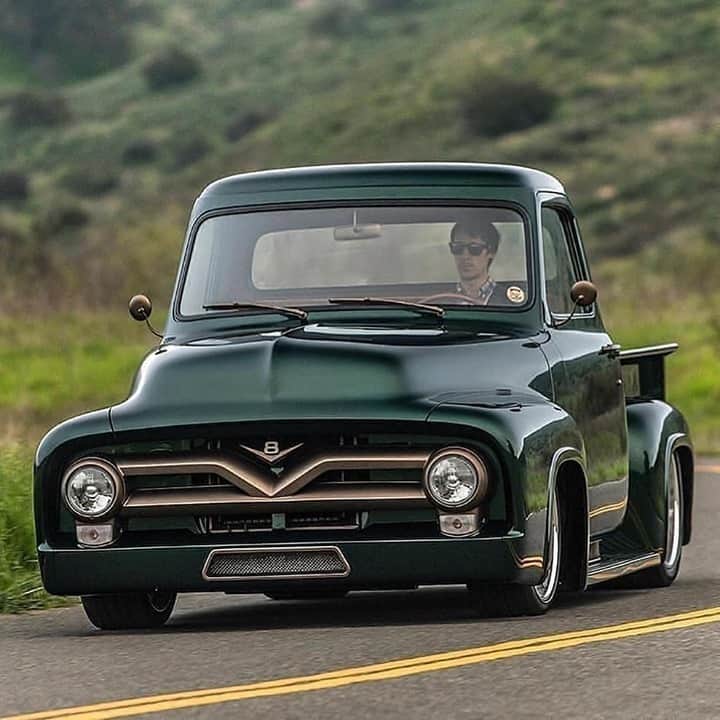 Classics Dailyさんのインスタグラム写真 - (Classics DailyInstagram)「#ClassicsFeature _____ Badass Ford F100 restomod. Tag the owner. _____ #classiccar #musclecar #americanmuscle #hotrod #protouring #prostreet #restomod #classicsdaily #streetrod #streetcar #customcar #hotrods #streetrods #ford #fordtrucks #f100」12月15日 1時01分 - classicsdaily