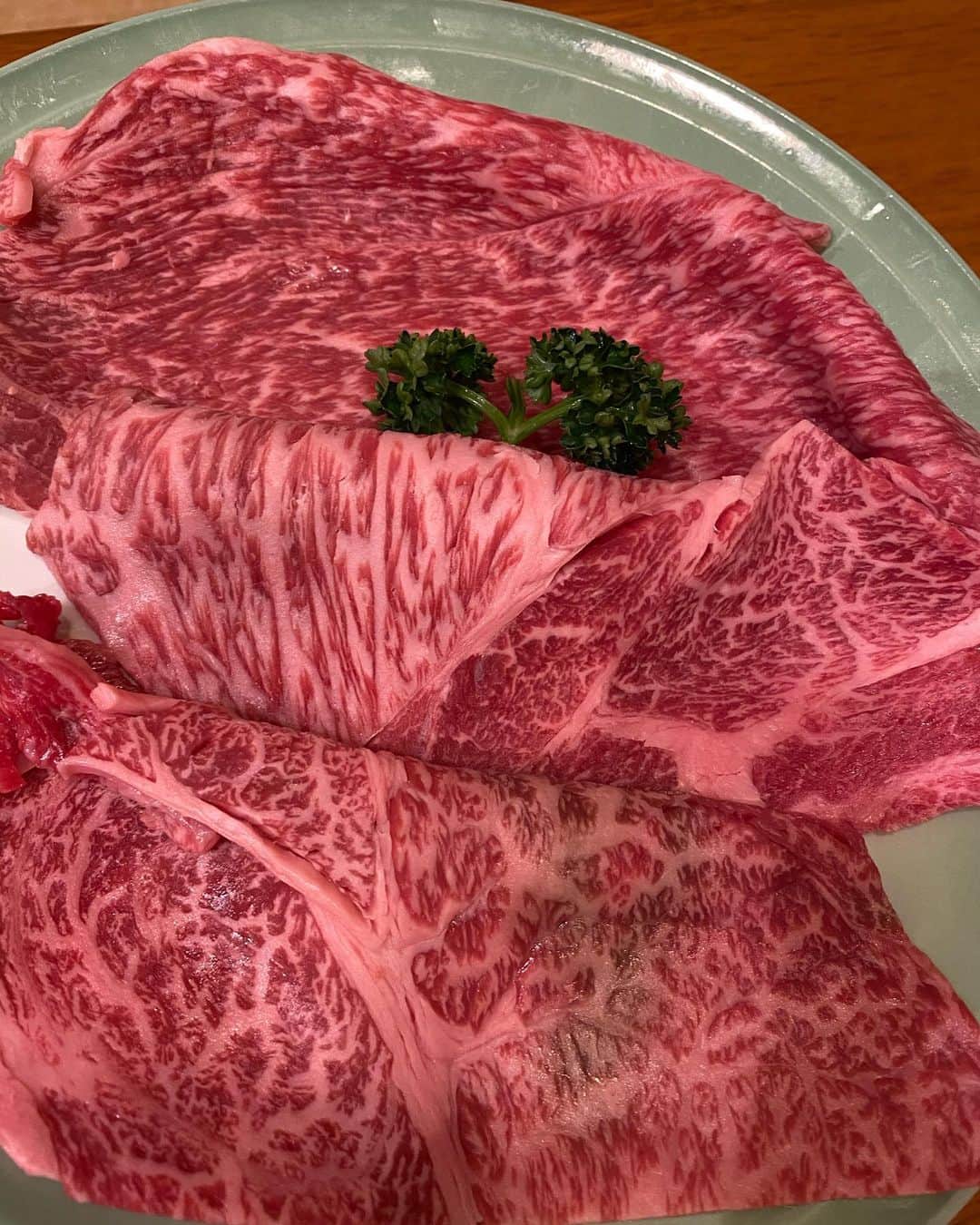 gram住道オペラパーク店さんのインスタグラム写真 - (gram住道オペラパーク店Instagram)「創業明治2年。京都で有名なモリタ屋さん。 肉の卸もしている。全てお肉は良質なA5ランクの和牛を使用してるみたい。 個室がたくさんあり、中居さんが目の前で全て作ってくれる。値段はまあまあ高いけどたまには贅沢に高級すき焼きも有りやねー。良い店やった。 やまろぐ3.95  #すき焼き#モリタ屋本店#京都グルメ#やまろぐ」12月15日 1時10分 - yamarogu_official