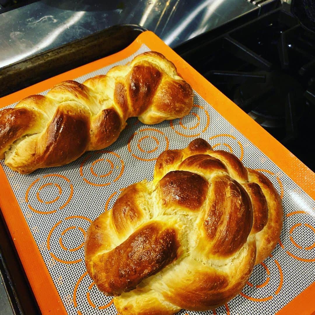 ダン・ブカティンスキーのインスタグラム：「That’s right. Homemade Challah French Toast.  #JustCuz #Monday」