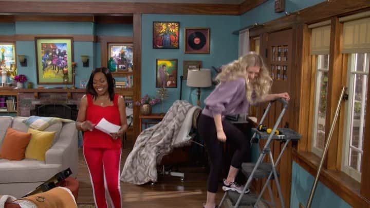 ベス・ベアーズのインスタグラム：「Tonight! @theneighborhood gave @tichinaarnold and I power tools... those fools.... hehe see what I did there? 8pm @cbstv !!」