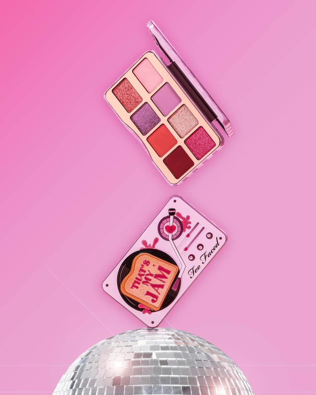 Too Facedのインスタグラム：「Get the look that's totally your jam! 🔥 These sexy, cool shades are inspired by fresh-picked berries and smell like berry jam. 💜 Tap to shop! #toofaced」
