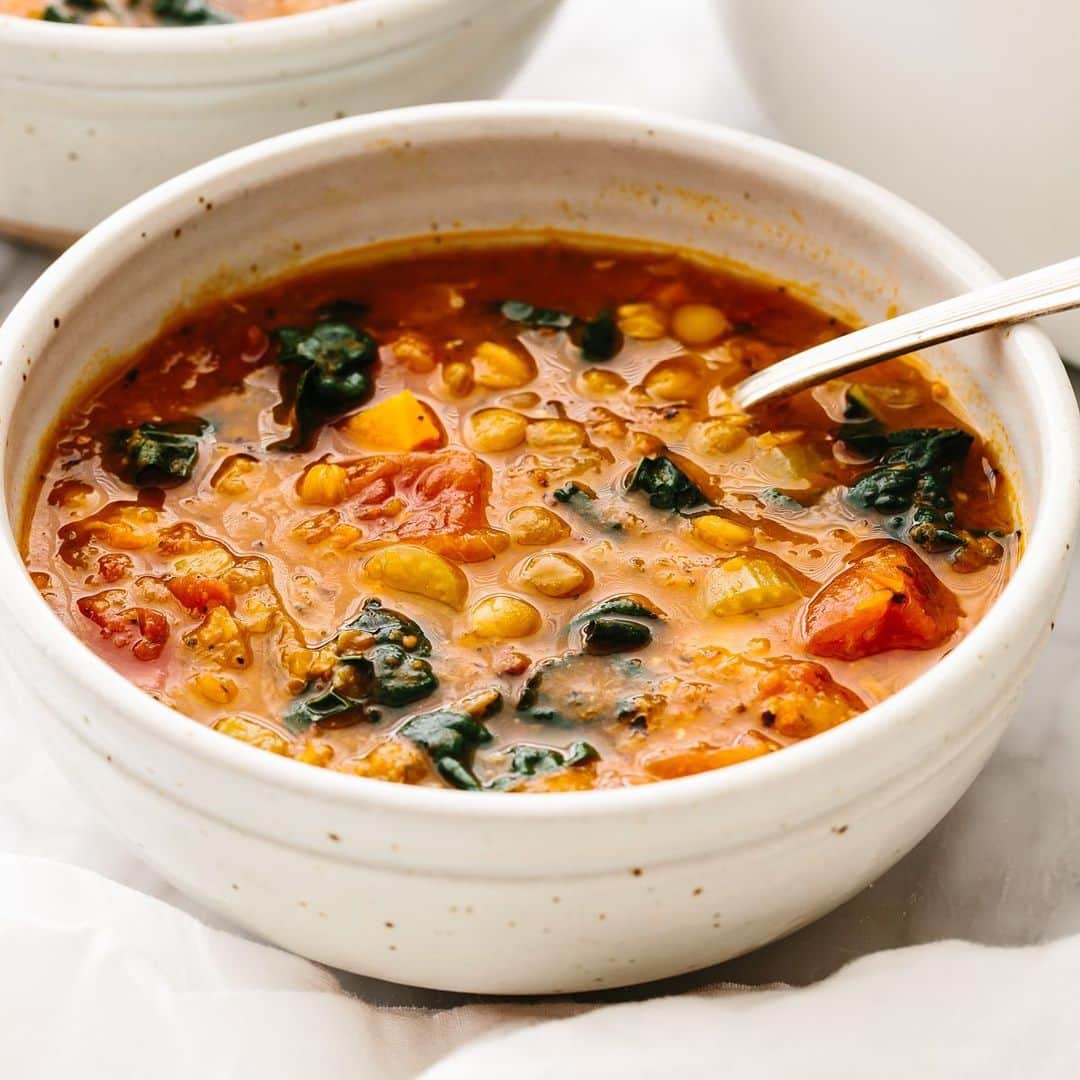 Vitamix Global Headquarters Real foodさんのインスタグラム写真 - (Vitamix Global Headquarters Real foodInstagram)「Soup warms the soul. 🍲   Try this plant-protein packed lentil soup from @Downshiftology! She even uses her handy new #ImmersionBlender to make this delicious and fulfilling soup.  🔗 Grab the recipe in our bio link  #vitamix #myvitamix #lentilsoup #soup #warmup #sweaterweather #winterweather #hotsoup #plantbased #recipes #souplife」12月15日 1時17分 - vitamix