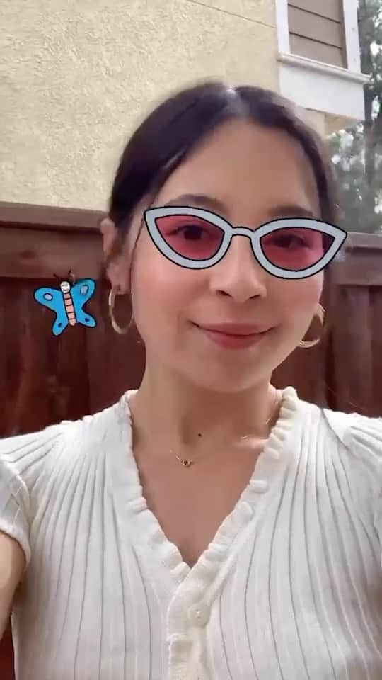 Warby Parkerのインスタグラム：「Fun news: we made two new Face Filters to celebrate the holiday season with @andyrementer’s artwork! Tap the sparkly smiley face on our profile to get festive 🤩 🎉」