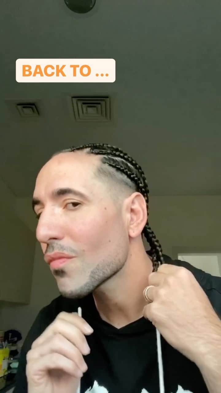 ショーン・ガルニエのインスタグラム：「BRAIDS OR NO ?」