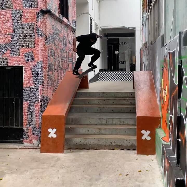 ケビン・ホーフラーのインスタグラム：「How These Can Be So Comfy ? My New Catiba Pro Shoes !! ➡️For every pair of shoes purchased, a pair of trees in planted in the Brazilian rainforest⬅️ #SkateboardingIsFun #BRASIL #CemporcentoSkate #Fun #Cariuma #Comfy #Berrics」