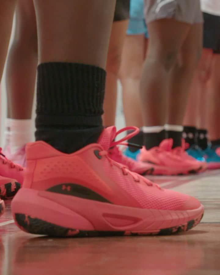 のインスタグラム：「Our first shoe developed and tailored specifically with the female basketball player in mind. The UA HOVR Breakthru is designed to respond to the structure of a woman’s foot for a better fit and lasting comfort. Available now through link in bio.」