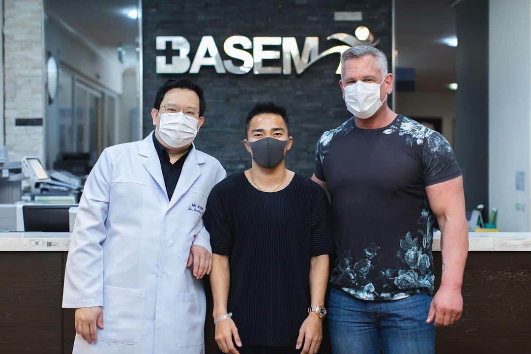 チャナティプ・ソングラシンのインスタグラム：「วันนี้ได้มีโอกาสไป MRI เช็คกล้ามเนื้ออย่างละเอียดอีกครั้ง ที่ โรงพยาบาลกรุงเทพ ได้เจอกับ คุณหมอ พรเทพ ม้ามณี ซึ่งก็เป็นอีกท่านที่ได้คุยกันตลอด รวมทั้ง แอนดี้ ที่ช่วยกัน พยายามทำให้ผมหายขาดแล้วป้องกันการบาดเจ็บซ้ำ ขอบคุณมากๆครับผม #BangkokHospital #โรงพยาบาลกรุงเทพ #BASEM #สถาบันเวชศาสตร์การกีฬาและออกกำลังกายกรุงเทพ #FIFAMedicalCentreofExcellence」