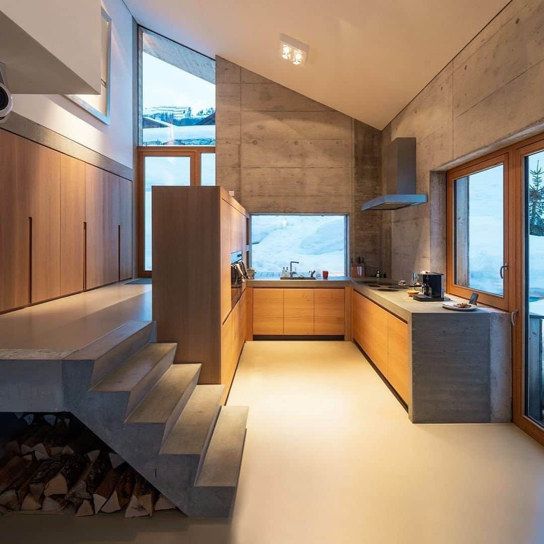 Architecture - Housesさんのインスタグラム写真 - (Architecture - HousesInstagram)「⁣ Chalet Anzère 💛⁣ 𝗚𝗼𝗼𝗱 𝗮𝗿𝗰𝗵𝗶𝘁𝗲𝗰𝘁𝘂𝗿𝗲 𝗹𝗲𝘁𝘀 𝗻𝗮𝘁𝘂𝗿𝗲 𝗶𝗻 ❄️ and this amazing house in #Switzerland is a clear example of it. ⁣ ⁣ A beautiful, modern and stunning project: is just incredible how it blends perfectly with its surrounding, don't you think? Swipe left to discover more 🥰⁣ _____⁣⁣⁣⁣⁣⁣⁣⁣⁣⁣⁣⁣⁣⁣⁣⁣⁣⁣⁣⁣⁣⁣⁣⁣⁣⁣⁣⁣⁣⁣⁣⁣⁣⁣⁣⁣ 📐 SeArch⁣ 📸  Ossip van Duivenbode⁣ 📍 Switzerland 🇨🇭⁣ #archidesignhome⁣⁣ _____⁣⁣⁣⁣⁣⁣⁣⁣⁣⁣⁣⁣⁣⁣⁣⁣⁣⁣⁣⁣⁣⁣⁣⁣⁣⁣⁣⁣⁣⁣⁣⁣⁣⁣⁣⁣ #architecture #archilovers #architect #interiorhomes #luxuryhome #modernarchitecture #interiordesign #homedesign #luxuryhomes #dreamhouse #nature #architects #design #facade #wood #cabin #outdoor #home #house #villa #snow」12月15日 1時50分 - _archidesignhome_