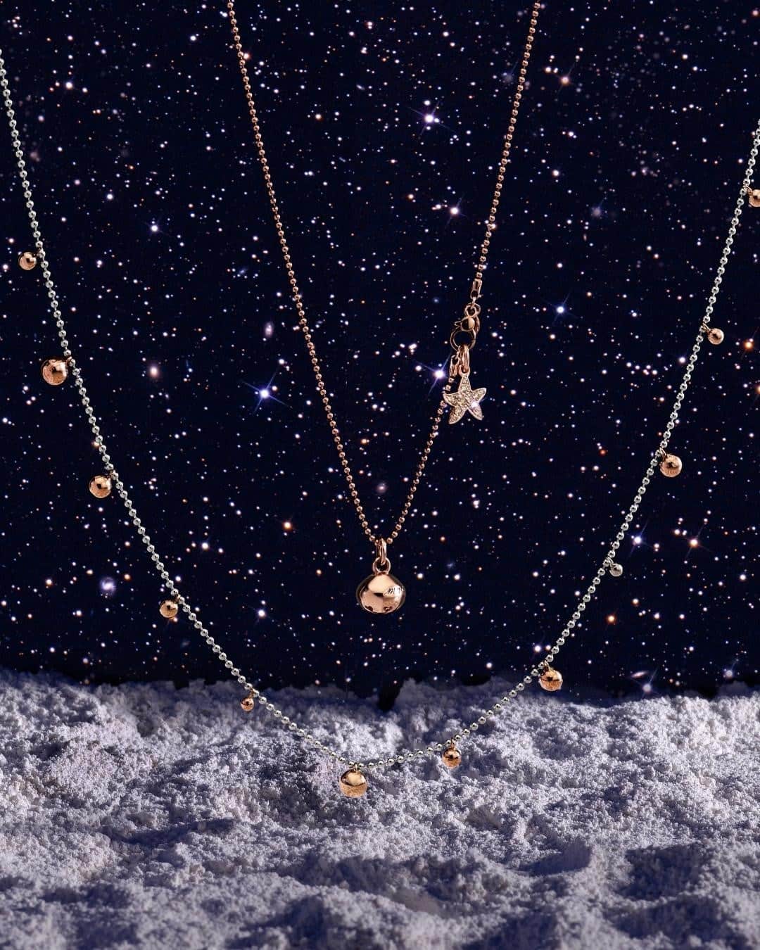 のインスタグラム：「Bollicine bubbles preciously pair with DoDo's new Bell charm in rose gold. ⁣ ⁣ #DoDoCharms #CharmingJewelry #BollicineCollection」