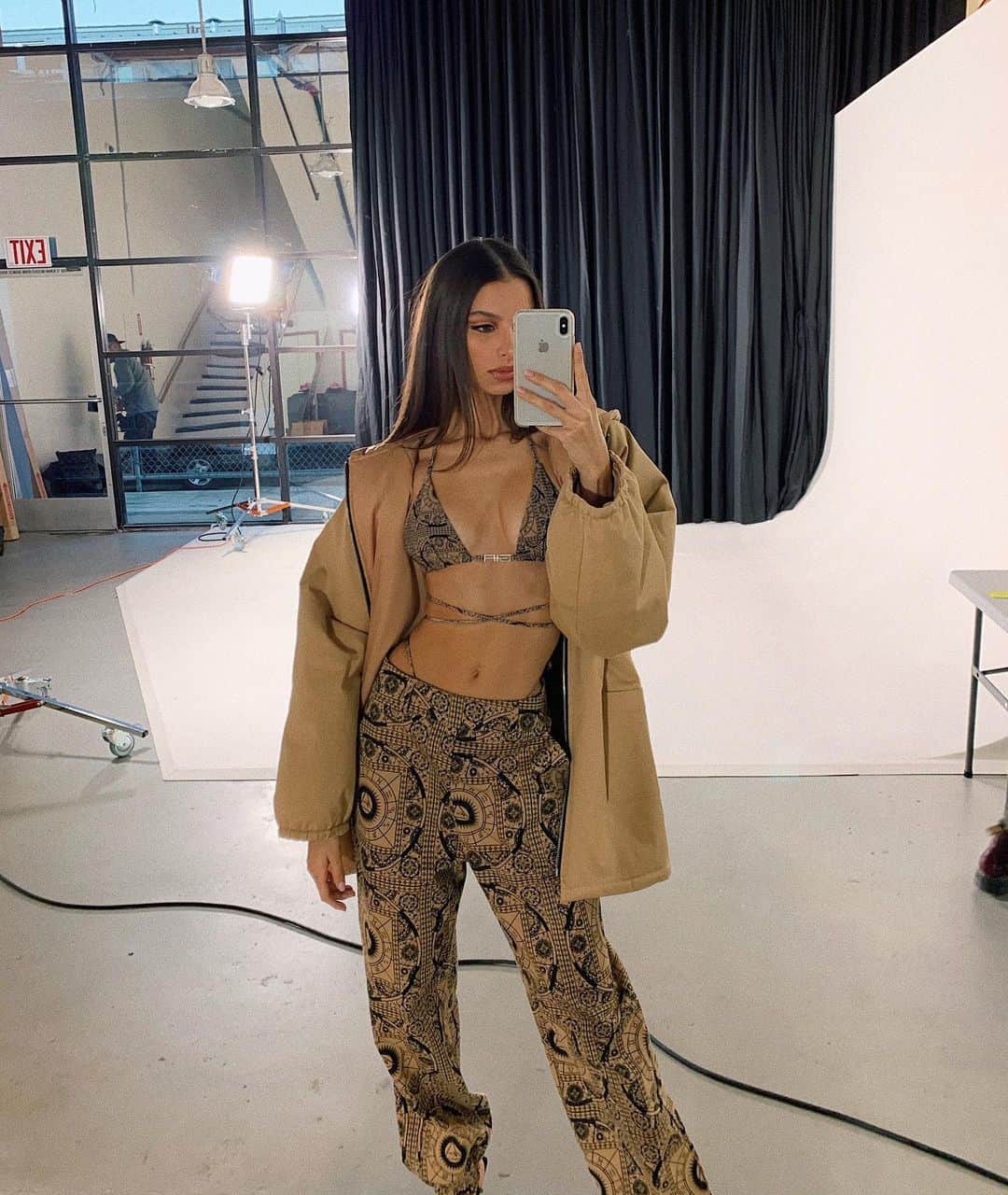 ブルーナ・リリオのインスタグラム：「back to brunette? maybe.」