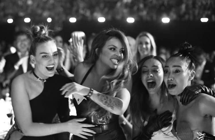 リトル・ミックスのインスタグラム：「After an amazing 9 years together Jesy has made the decision to leave Little Mix. This is an incredibly sad time for all of us but we are fully supportive of Jesy. We love her very much and agree that it is so important that she does what is right for her mental health and well-being. We are still very much enjoying our Little Mix journey and the 3 of us are not ready for it to be over. We know that Jesy leaving the group is going to be really upsetting news for our fans. We love you guys so much and are so grateful for your loyalty and continued support of all of us. We’re looking forward to seeing so many of you on tour.  Love always,  Jade, Perrie and Leigh-Anne xxx」