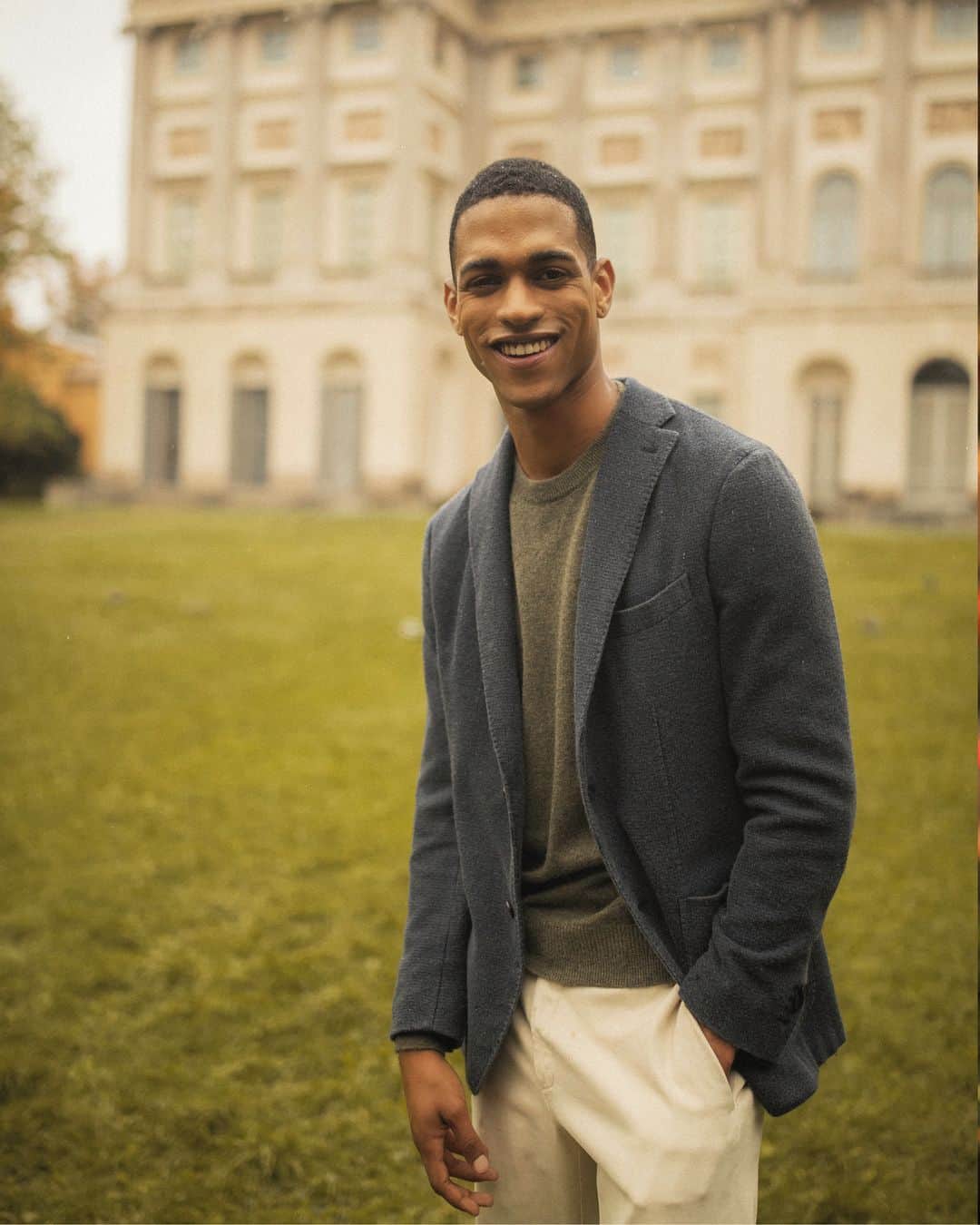 のインスタグラム：「Use your smile to change the world, don’t let the world change your smile.⁣ ⁣ #Boglioli #Milano #FW2020 #elegant #smile #freedom #rain #campaign #garden #villareale」