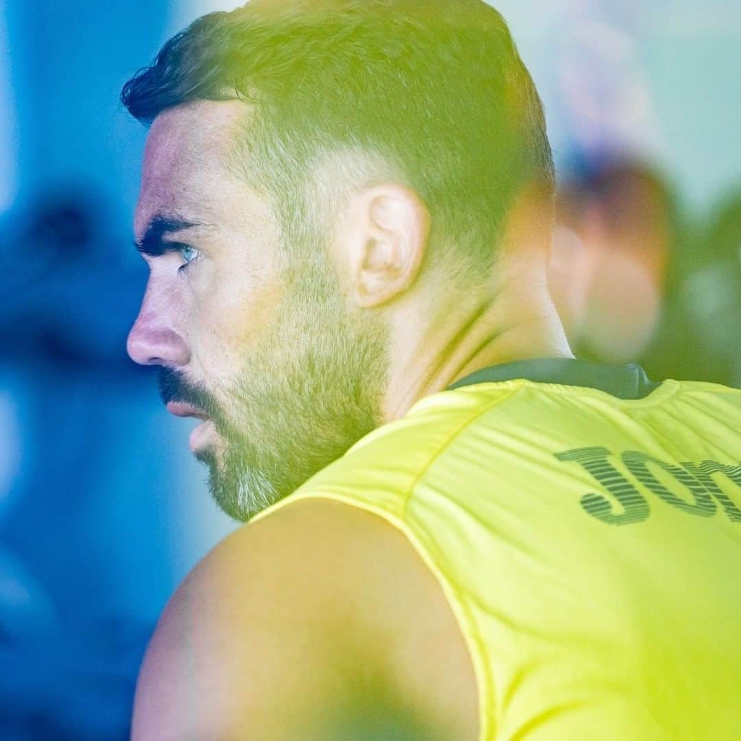 ビジャレアルCFのインスタグラム：「Volverás más fuerte y aquí estaremos todos los groguets para darte la gran bienvenida que siempre mereces. . ¡¡¡MUCHA FUERZA, IBO 💪💪💪!!! . #Villarreal #futbol #football #soccer #laliga」