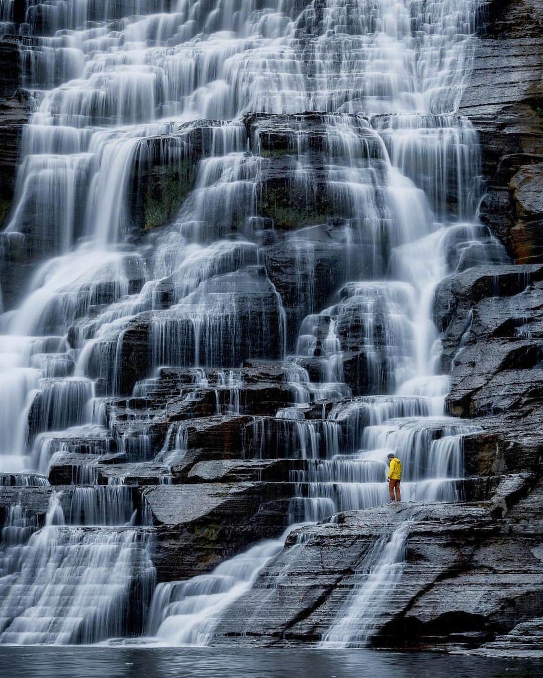 PolarProさんのインスタグラム写真 - (PolarProInstagram)「Photo of the Day: Water’s edge at Ithaca Falls  Shot on #Canon 5DSR  16-35mm .8 sec  #QuartzLine ND8 📸: @parker_burkett」12月15日 2時21分 - polarpro