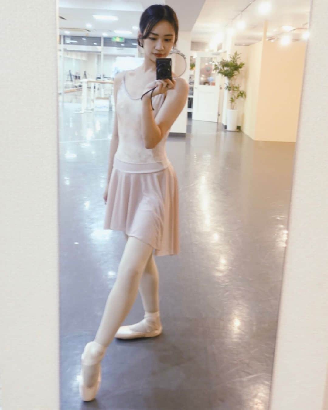 光永百花のインスタグラム：「・  全身で見てもやっぱり可愛い😻  #バレエ#バレエウェア#レオタード#チャコット#ballet#chacott」