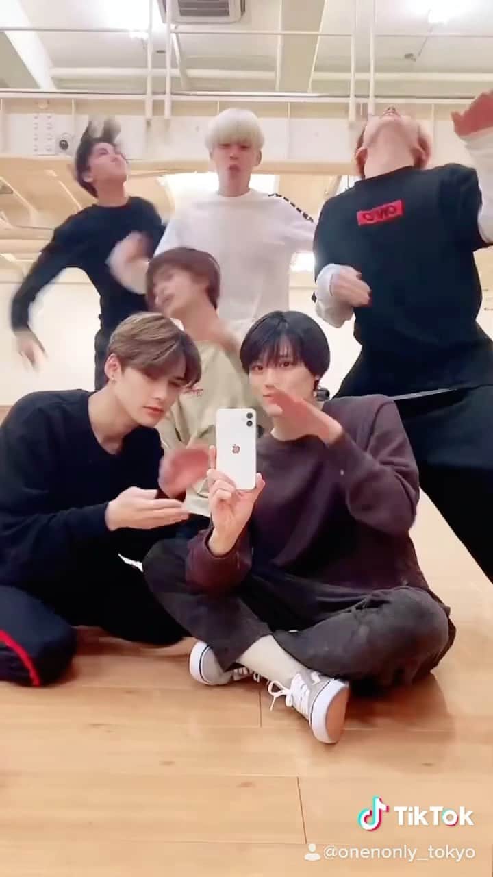 のインスタグラム：「🕺😘🤙 We are ONE N' ONLY!!  #やりらふぃー #やりらふぃ #ONENONLY #ONO #ワンエン #HAYATO #REI #EIKU #NAOYA #TETTA #KENSHIN」
