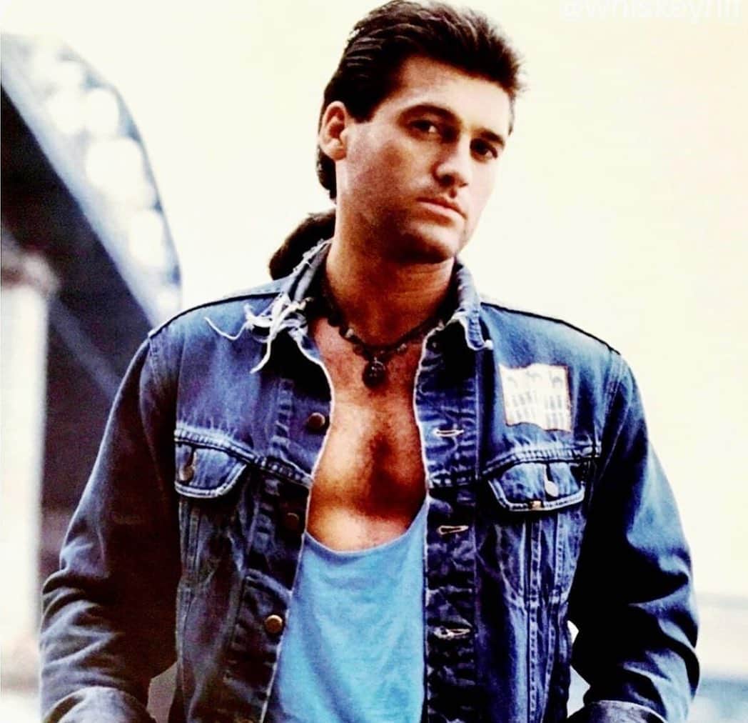 ビリー・レイ・サイラスのインスタグラム：「Happy #MulletMonday y’all! This pic was from the photo session for the album cover for #SomeGaveAll. Yes. #AchyBreakyHeart #WheremIGonnaLive #CouldveBeenMe #ShesNotCryinAnymore and #TheseBootsAreMadeForWalkin」