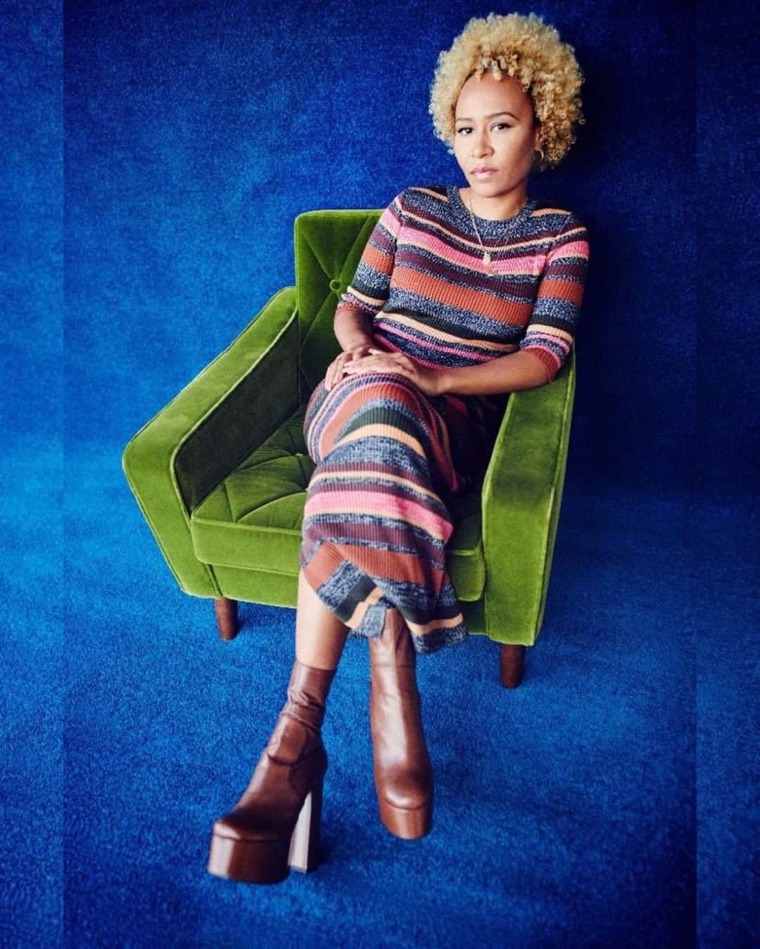 Emeli Sandéさんのインスタグラム写真 - (Emeli SandéInstagram)「@armsaroundthechild is a global charity building a better and kinder environment for children living in extreme adversity, orphaned, abandoned, at risk of child abuse – sexual or otherwise, trafficked or living in child-headed households.  I have made an exclusive video performance especially for their Christmas campaign. All funds raised will go towards their vital work in providing sanctuary, community, warmth, protection, education, healthcare, safety that children need to lead the way to a brighter future. (Go to the link in my highlights to make a bid, good luck!)   #aatcchristamasauction20」12月15日 2時48分 - emelisande
