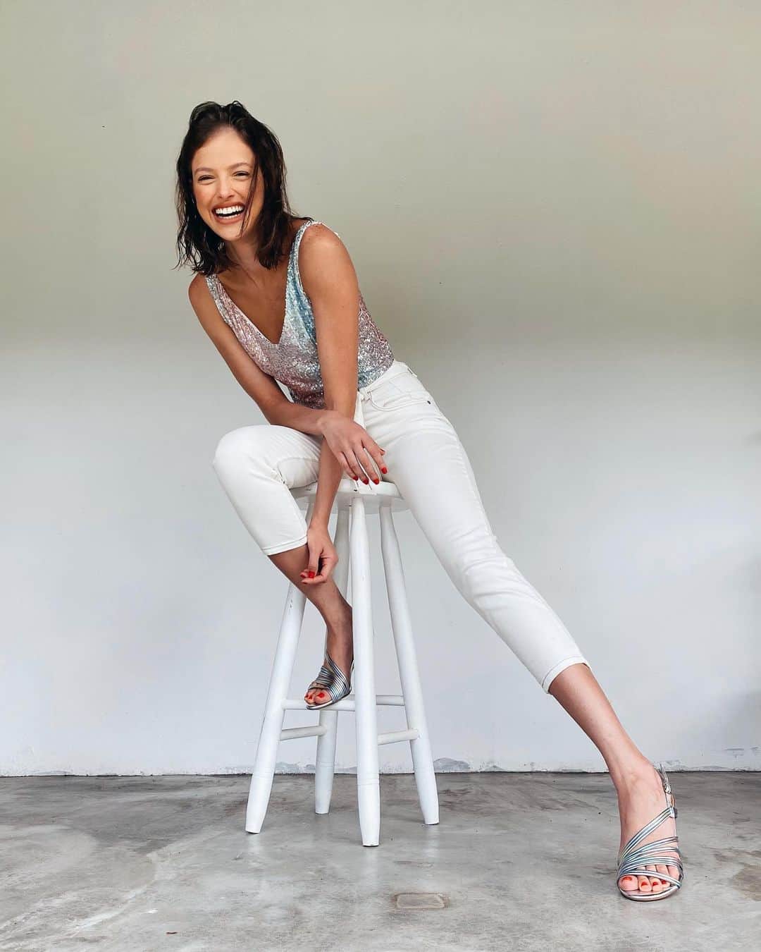 のインスタグラム：「Nesse final de ano... Viva o que importa! Priorize a sua saúde e a saúde de quem vc ama! Viva intensamente suas conquistas, suas escolhas e seus planos! O importante é não deixar peteca cair e seguir em frente, sempre com amor! Vamos juntos? @riachuelo #riachuelo #vivaoqueimporta #ad」