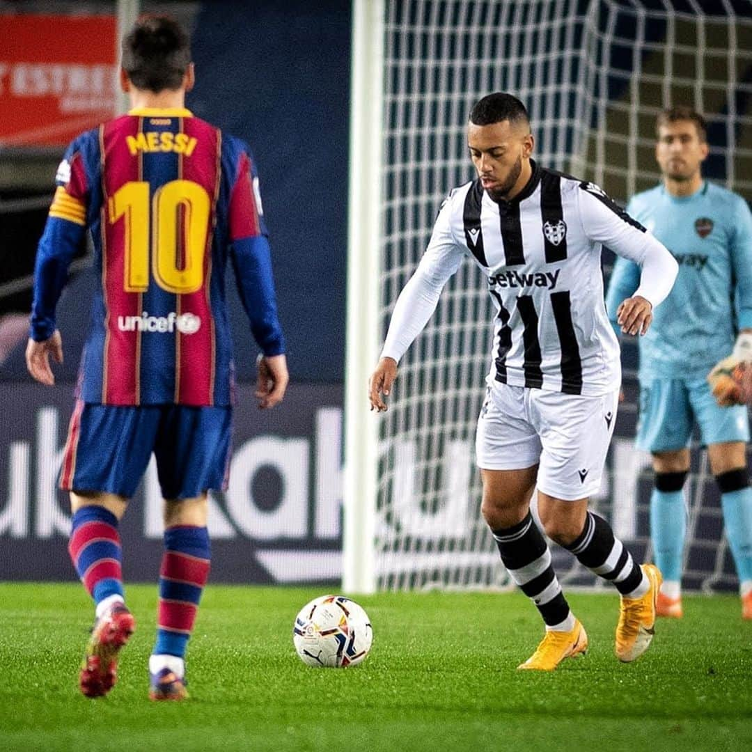 ルベン・ヴェソのインスタグラム：「Trabajamos, luchamos y competimos hasta al final, una pena no llevarnos un resultado positivo. Pensando ya en el partido de copa 💯 @levanteud」