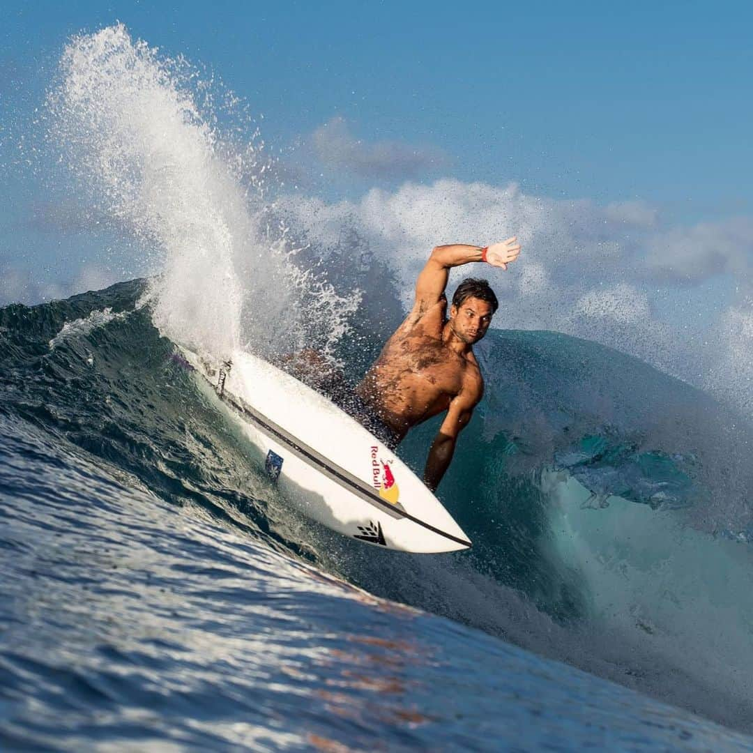 ミシェル・ボレーズさんのインスタグラム写真 - (ミシェル・ボレーズInstagram)「Hawaii 🌴 📷 @tallteef  @redbullfrance  @firewiresurfboards  @opt.pf  @airtahitinui  @futuresfins  @oamsurf」12月15日 3時32分 - bourezmichel