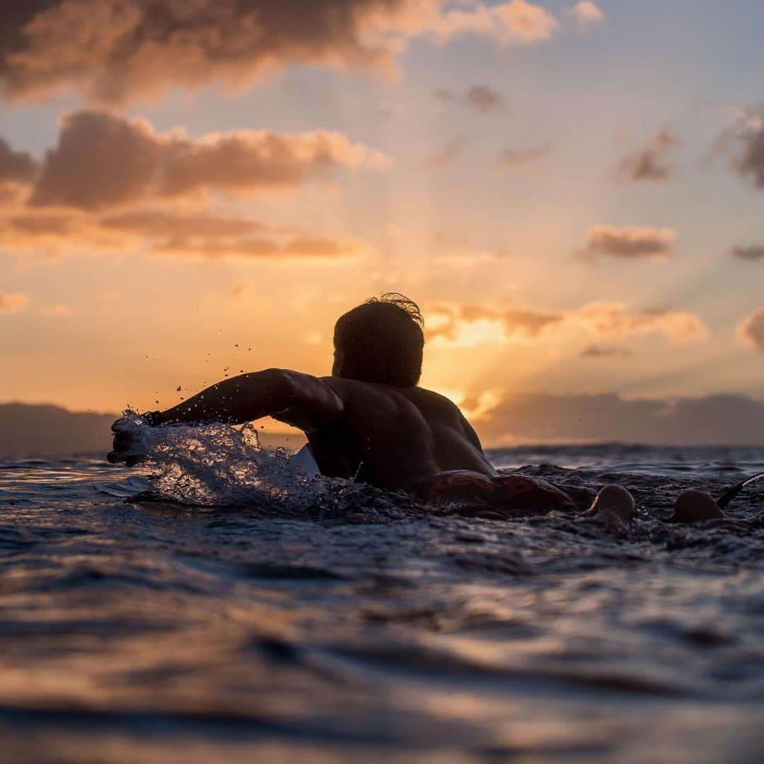 ミシェル・ボレーズさんのインスタグラム写真 - (ミシェル・ボレーズInstagram)「Hawaii 🌴 📷 @tallteef  @redbullfrance  @firewiresurfboards  @opt.pf  @airtahitinui  @futuresfins  @oamsurf」12月15日 3時32分 - bourezmichel