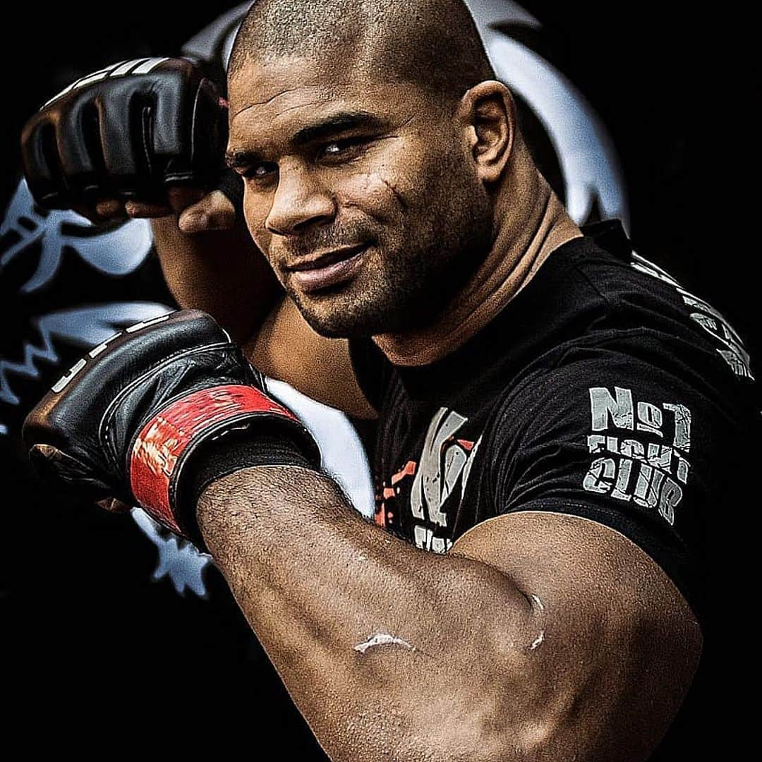 アリスター・オーフレイムさんのインスタグラム写真 - (アリスター・オーフレイムInstagram)「#bink」12月15日 3時35分 - alistairovereem