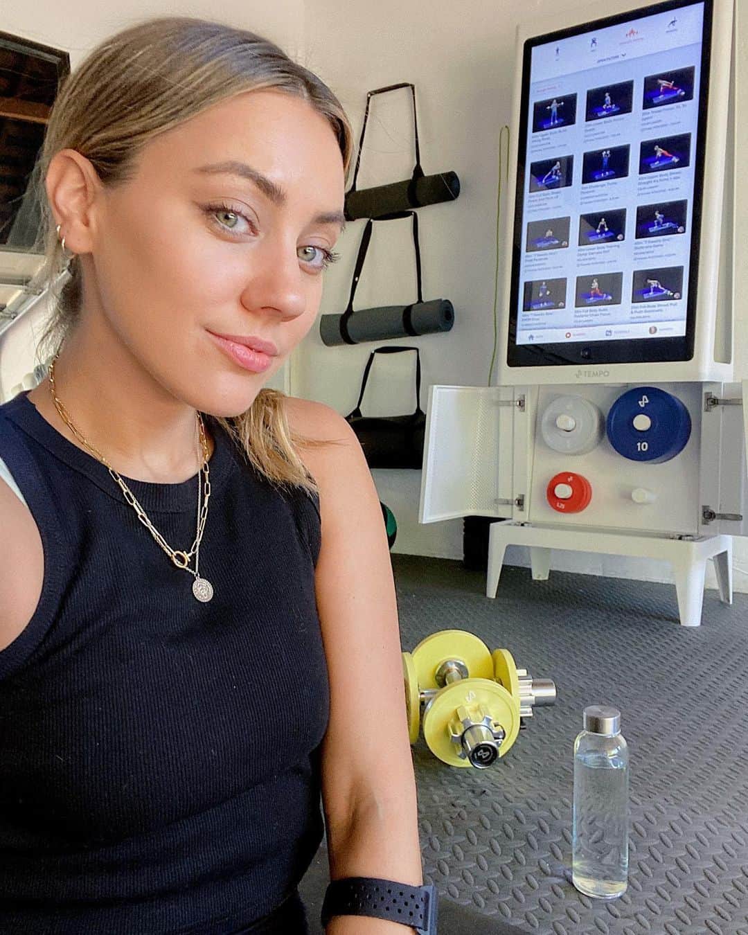 Camden Scottのインスタグラム：「Smiling on the outside, focusing on my muscles not shaking on the inside. Weightlifting has significantly improved my mental state and body image. Feeling strong and accomplished during a workout has been so much more powerful for me than crying over hours of cardio. Getting into a grove of working out from home has by no means been easy and I won't lie, I still struggle with finding the motivation to even walk into my garage sometimes, but once I do it, I am so relieved I did. You can get $100 off the @tempo studio by using code CAMMIE at checkout. #ad」