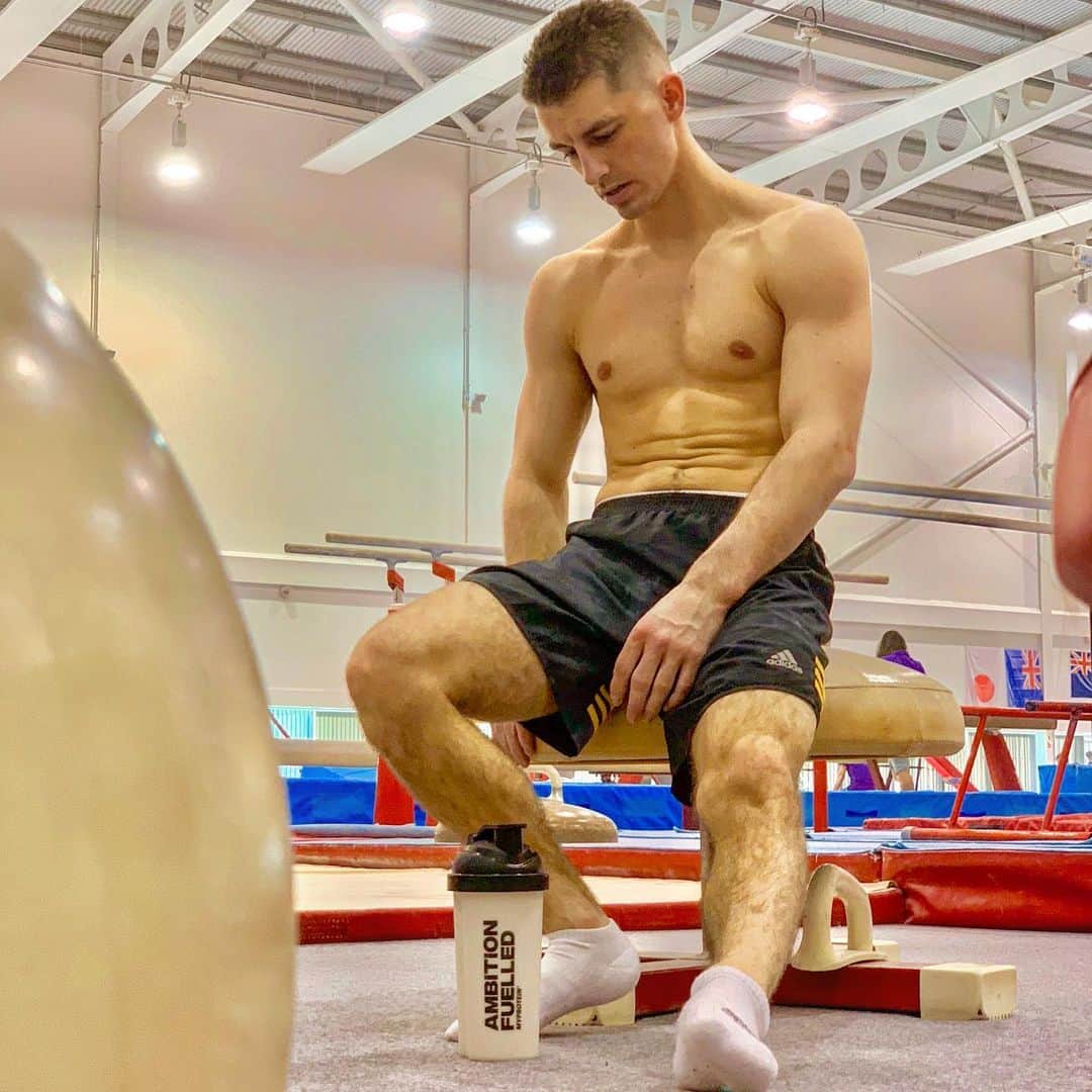 マックス・ウィットロックのインスタグラム：「💪👍」