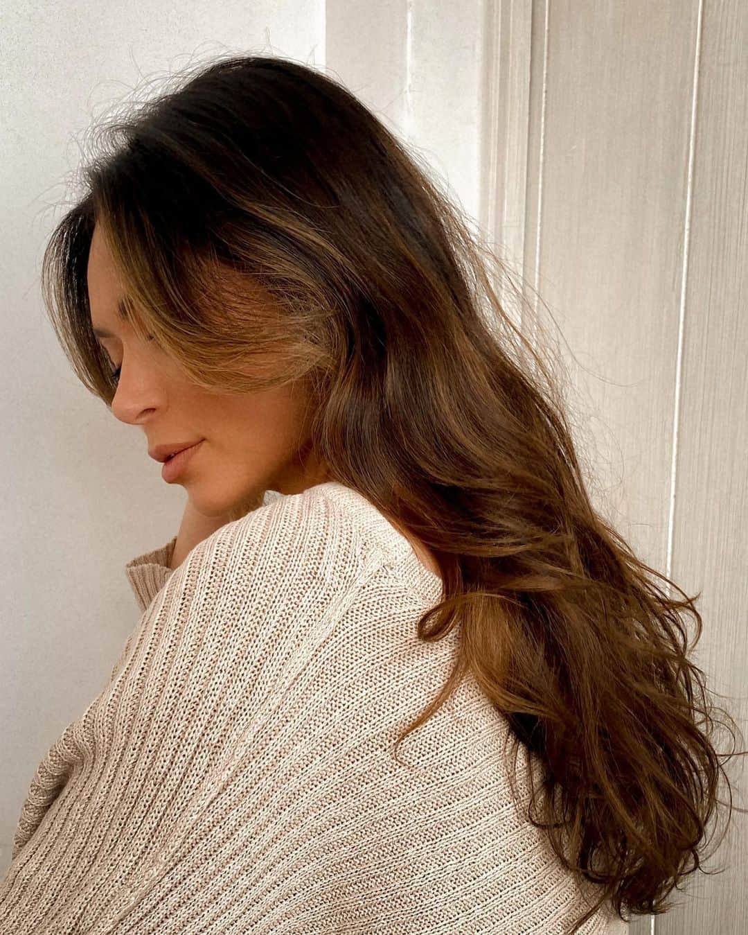 Marianna Hewittのインスタグラム：「hair has gotten very long 💁🏻‍♀️」