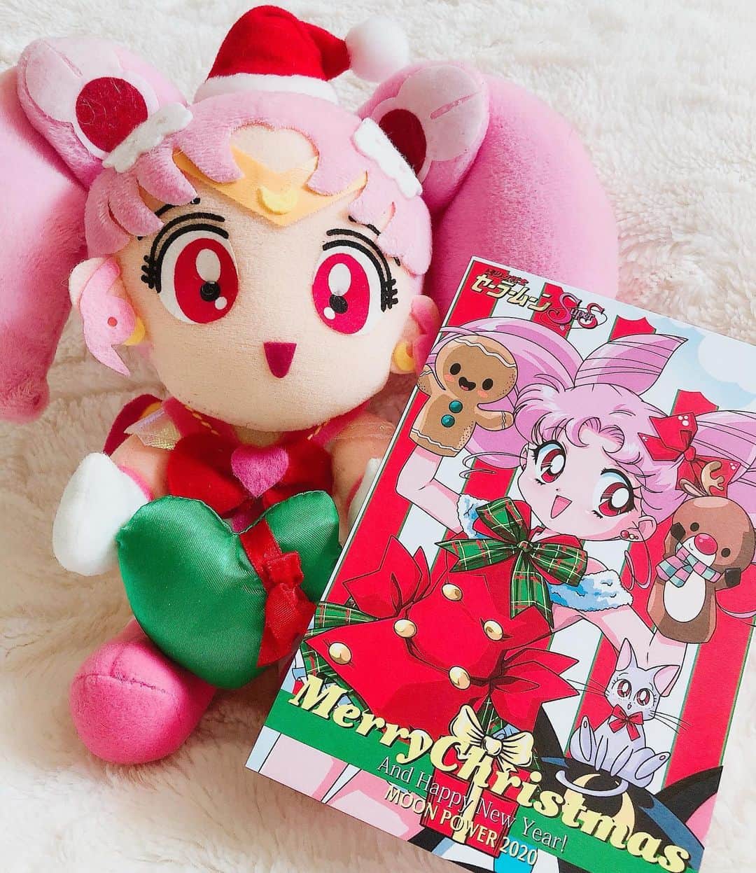Sailor Moonさんのインスタグラム写真 - (Sailor MoonInstagram)「✨🌙 Got this cute Christmas Chibi Usa Christmas card by @riccardobacci81 for myself! My house is almost completely Christmasafied and my Sailor Moon corner is almost ready! Been working a lot so it’s coming in bits and pieces! 🌙✨  #sailormoon #セーラームーン　#christmas #christmascard」12月15日 4時17分 - sailormoon_sc