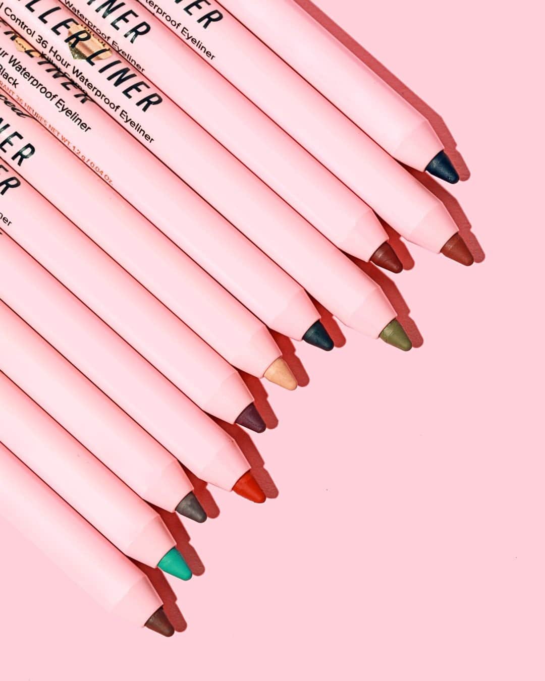 Too Facedのインスタグラム：「Forget a “walk of shame,” this longwear eyeliner passes the “walk of fame” test! 🤩 Our NEW Killer Liners are waterproof, transfer resistant, & non-flaking and last for 36 killer hours ‼️ Available in 11 shades @Sephora. #toofaced」
