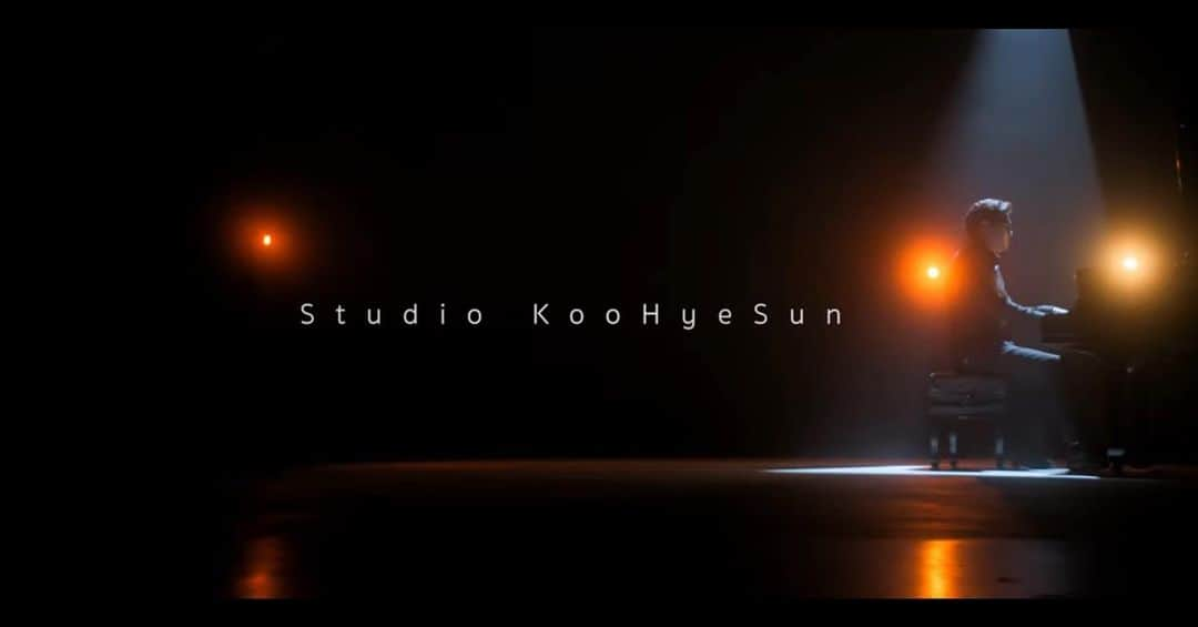 ク・へソンさんのインスタグラム写真 - (ク・へソンInstagram)「유투브채널<스튜디오 구혜선-studio koohyesun>의 아홉번째 연주 영상 '골목을 돌면'이 업로드 되었습니다. 이 곡은 가수 거미님께서 보컬에 참여해주신 곡인데요. 덕분에 완성도가 높아져서 나름 많은 사랑을 받고 있는 곡이여요. 기회가 되면 보컬버젼도 업로드 하도록 할게요. 아주 순수했던(?) 스무살에 작곡한 곡입니다.」12月15日 4時33分 - kookoo900