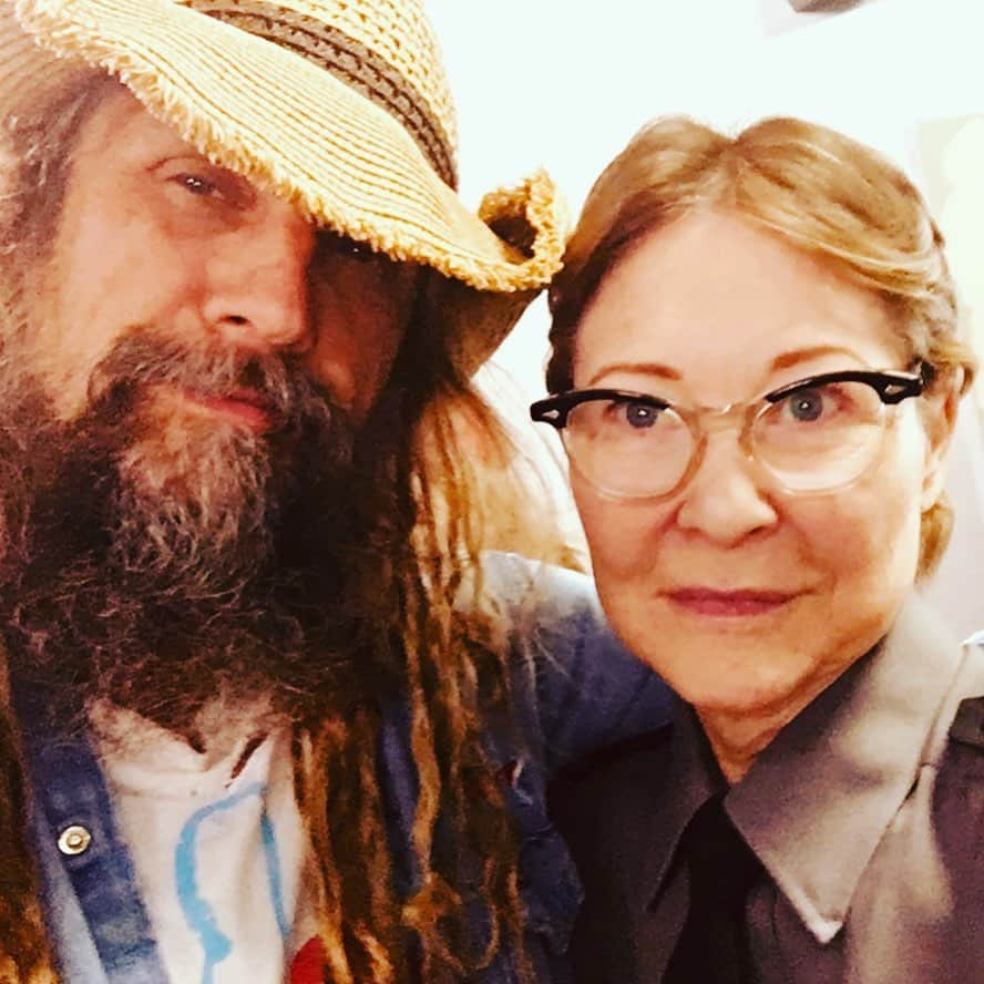 ロブ・ゾンビさんのインスタグラム写真 - (ロブ・ゾンビInstagram)「Happy Birthday to my favorite wicked prison guard @thedeewallace . We’ve done four films together and each time is more fun than the last. #deewallace #3fromhell #halloween #thelordsofsalem #thehauntedworldofelsuperbeasto #happybirthday」12月15日 4時36分 - robzombieofficial