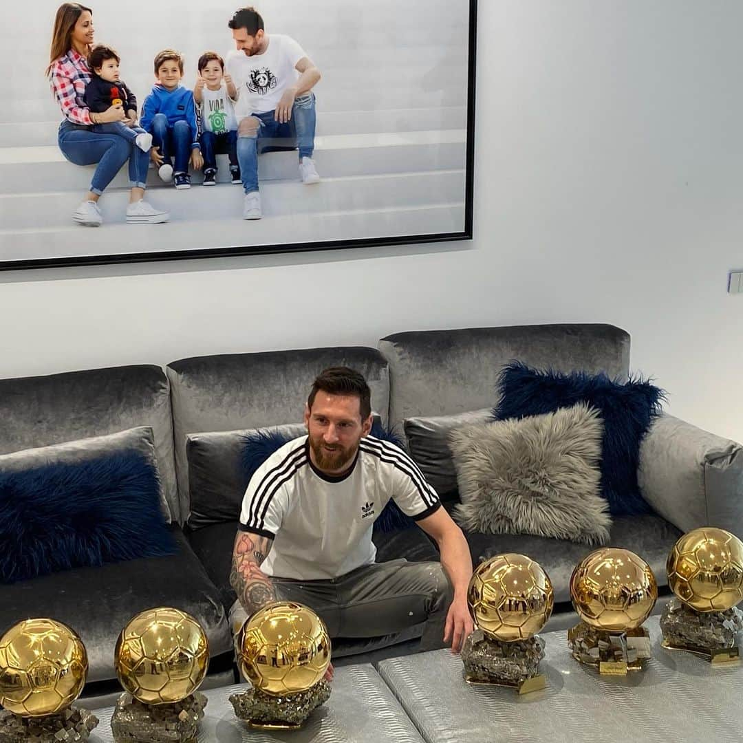 リオネル・メッシさんのインスタグラム写真 - (リオネル・メッシInstagram)「Para mí es un honor haber sido incluido en el once del Ballon d'Or Dream Team. Quiero dar las gracias por elegirme y también felicitar a todos los jugadores que fueron seleccionados en los dos equipos y a todos los nominados, hay verdaderos fenómenos en esa lista!!」12月15日 4時45分 - leomessi