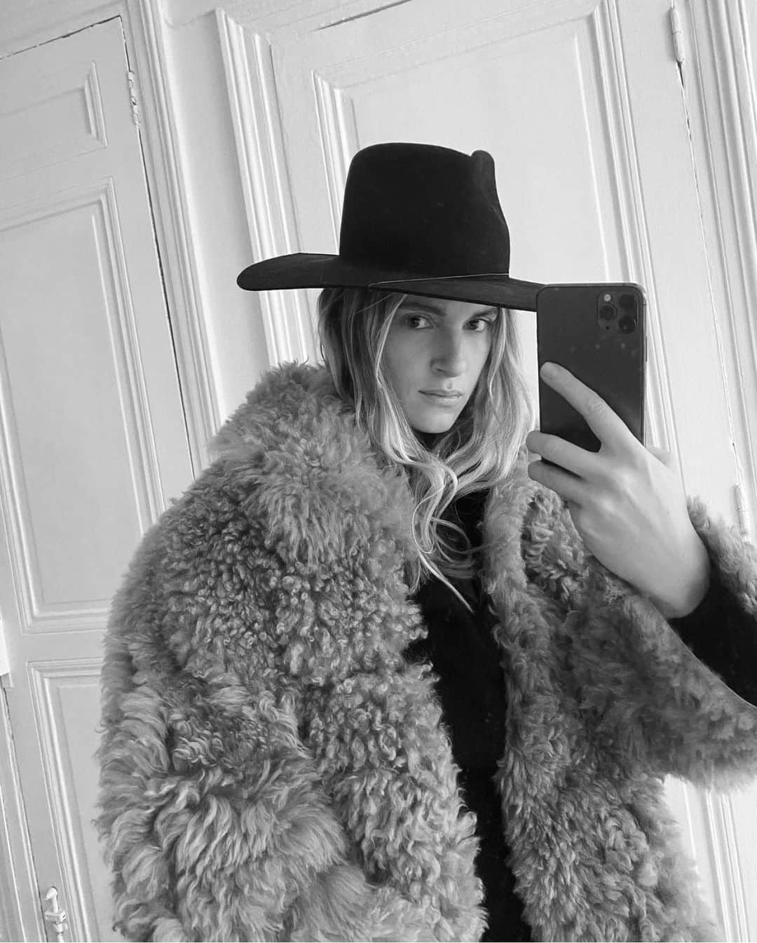 JanessaLeoneのインスタグラム：「RUBY  #janessaleone」