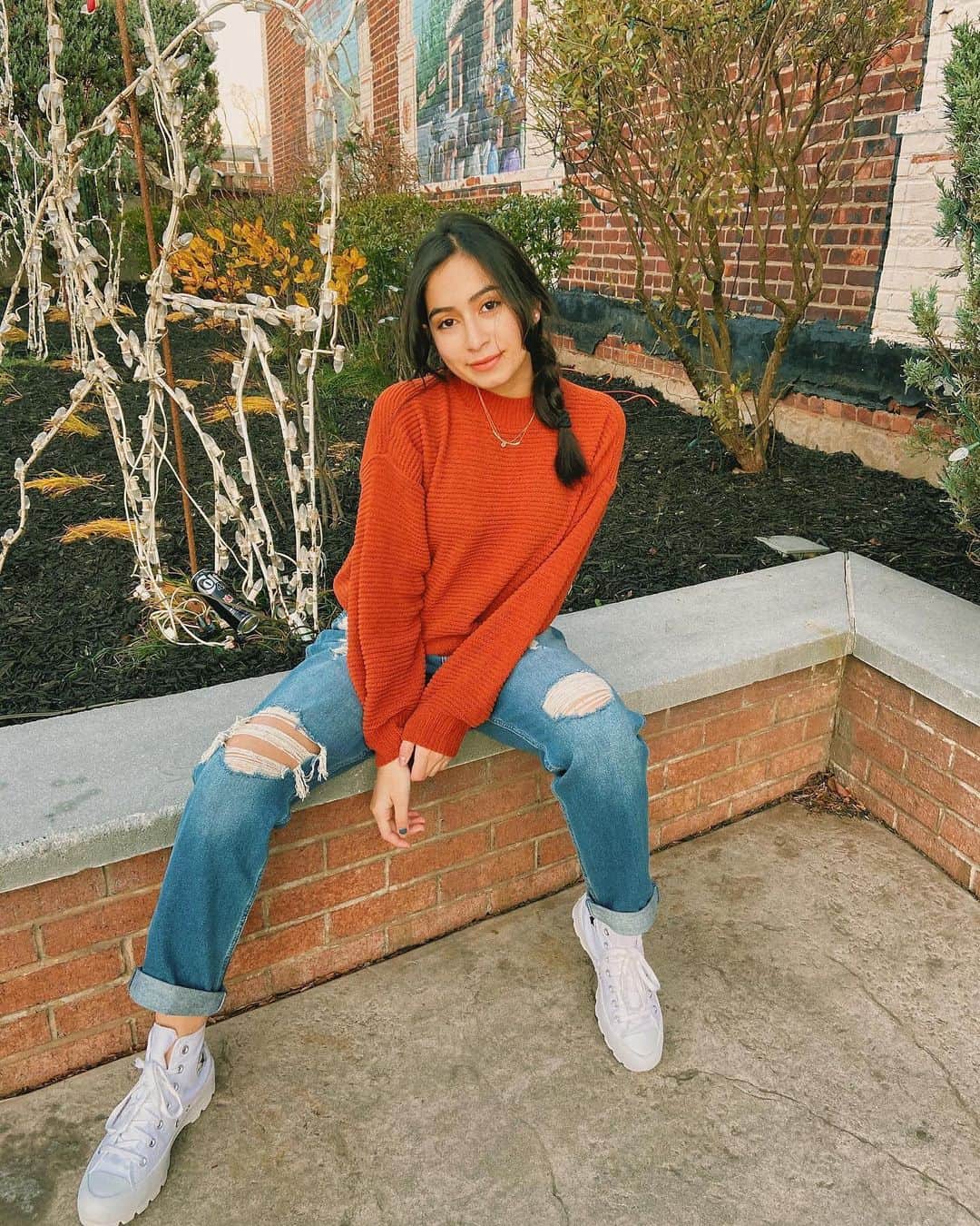 Hollister Co.さんのインスタグラム写真 - (Hollister Co.Instagram)「Trying to sit down, be humble, but the fit's just too fire to do so.  📷: @deb_zuniga #HollisterCollective」12月15日 5時29分 - hollister