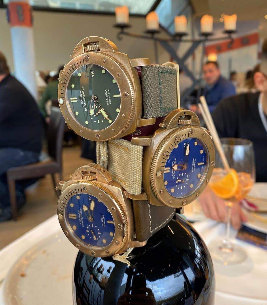 パネライのインスタグラム：「That’s a whole lot of Bronze 😆. The OG Bronzo hanging with a couple of blue buddies. Pic by friend @juan_j4s #panerai #paneraicentral」