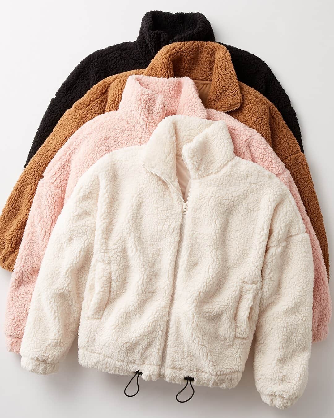 のインスタグラム：「Our Sherpa gifting philosophy? One for me & one for you! 🎁 🤗 #WalmartFashion」