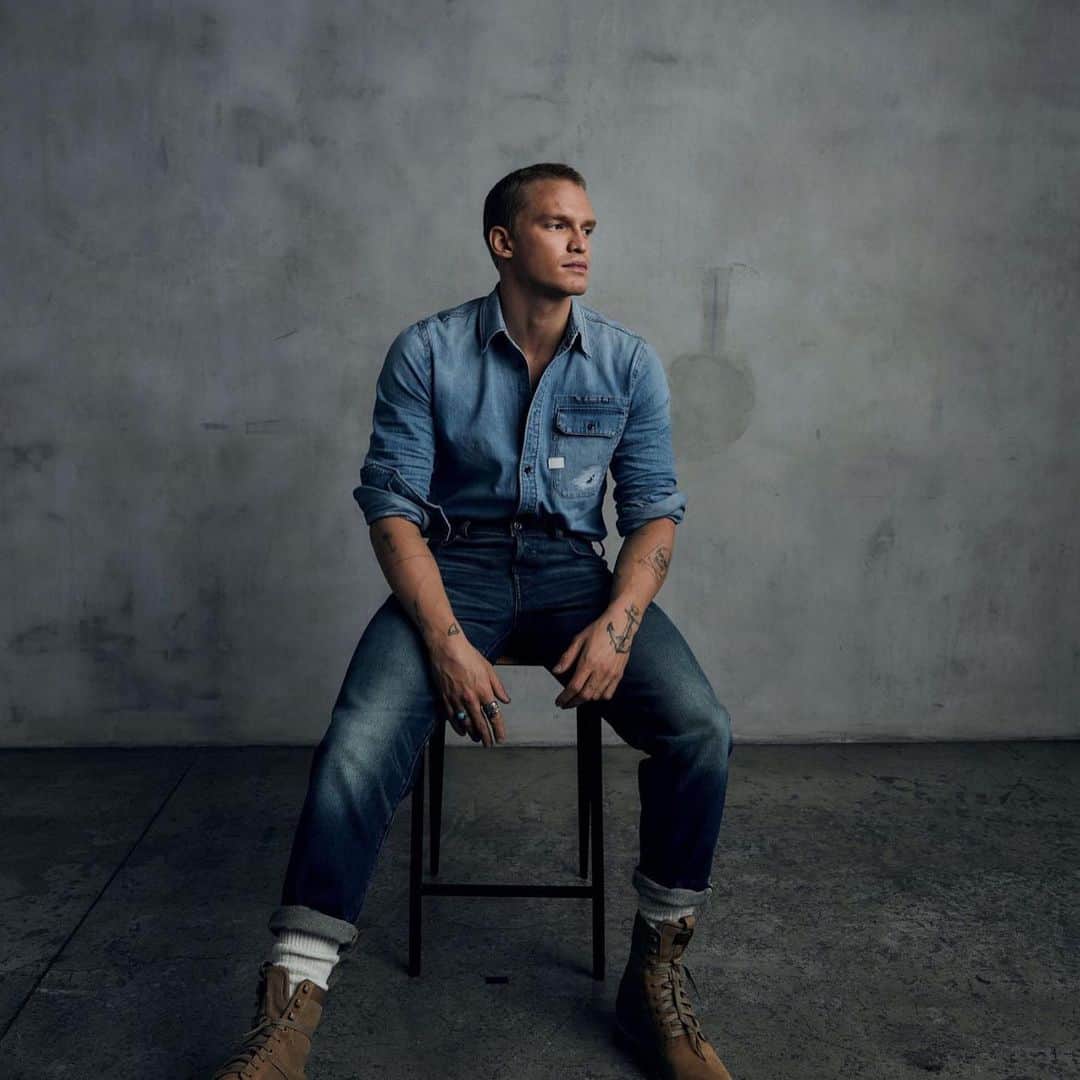 コーディー・シンプソンのインスタグラム：「Spending the holidays in @gstarraw! #gstarraw #hardcoredenim  Shot by @ravieb」
