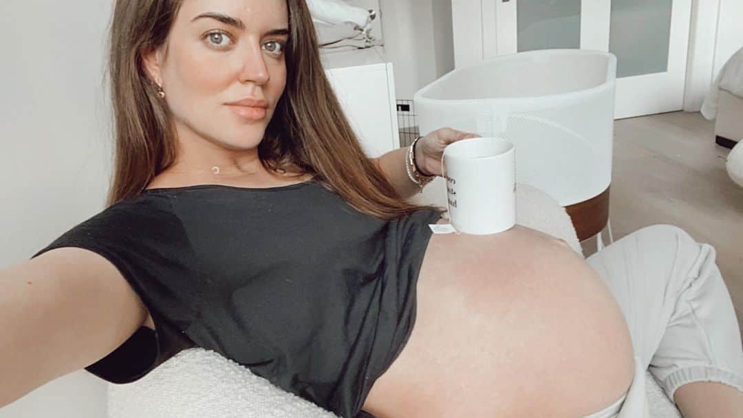 クララ・アロンソのインスタグラム：「💣💥👼🏼」
