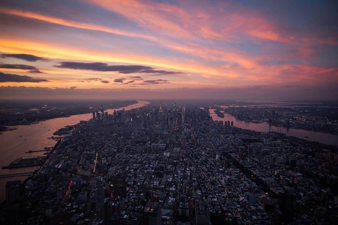 nyonairさんのインスタグラム写真 - (nyonairInstagram)「🎁70% OFF All Flights! Flash Sale! TODAY ONLY! 🎅 . . . . Buy Now, Schedule Later! . . . @flynyon @nyonair @nyonstudio #flynyon #nyonair #nychelicopter #helicopter #newyorkcity #nyc #nycprimeshot #manhattan #icapture_nyc #newyork_ig #ig_nycity #nycgo #blackfriday #cybermonday #flashsale」12月15日 6時45分 - nyonair